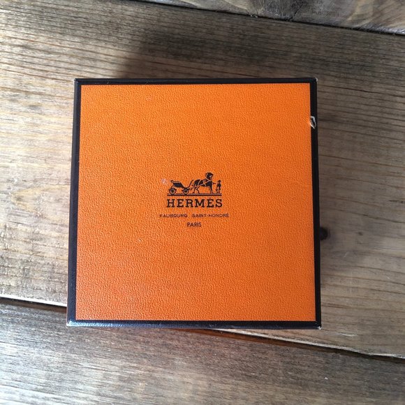 Hermès Infinity Dual Necklaces (Authentic w/Box) - Picture 4 of 9